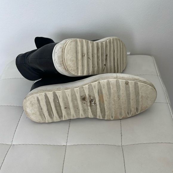 J Slides NYC Womens Size 7.5 Black Leather Hidden Wedge Sneakers - Picture 4 of 6